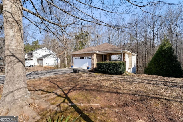 view of front facade featuring a garage