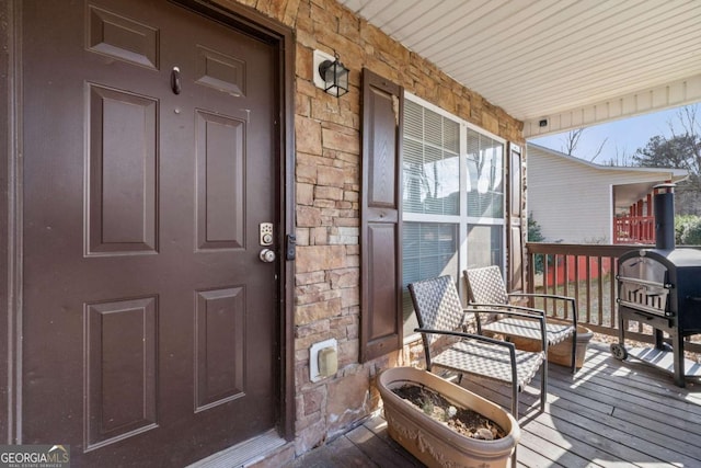 property entrance with covered porch