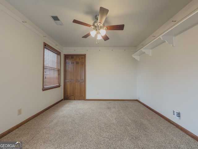 carpeted empty room featuring ceiling fan