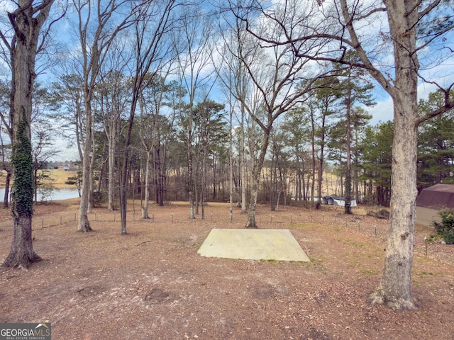 view of yard featuring a water view