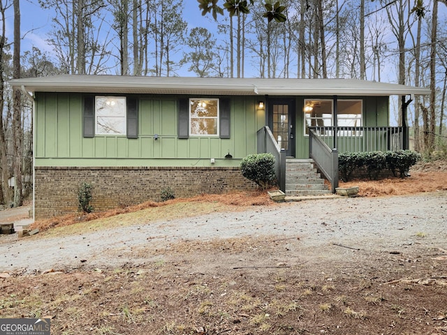 view of front of property featuring a porch