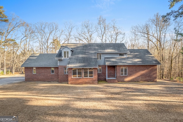 view of front of property with a front lawn