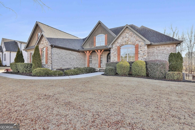 view of front property featuring a front yard