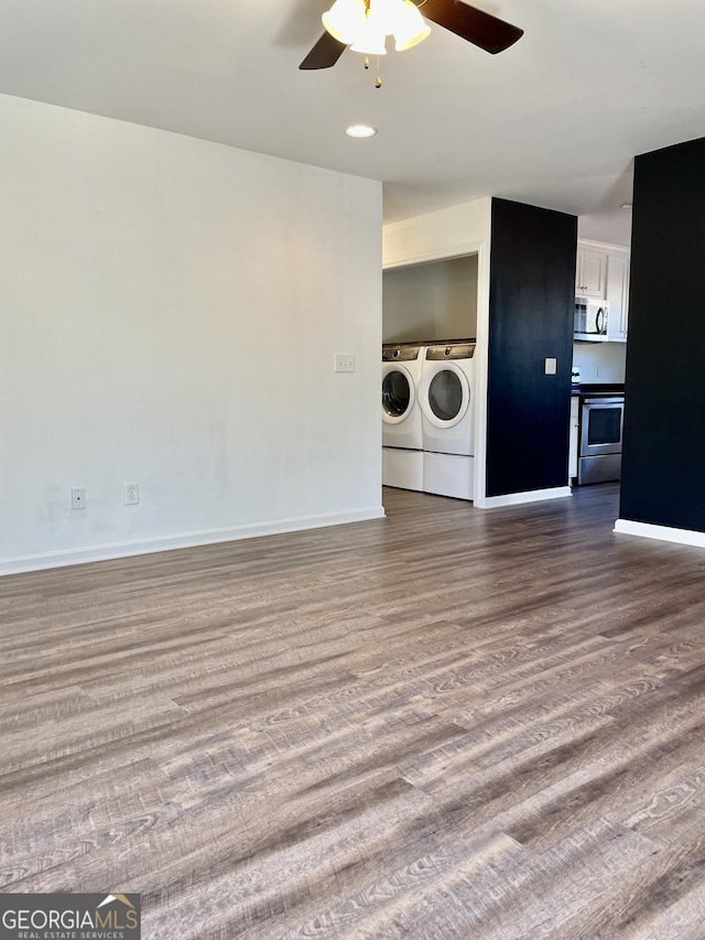 washroom featuring washing machine and dryer, ceiling fan, and light hardwood / wood-style flooring