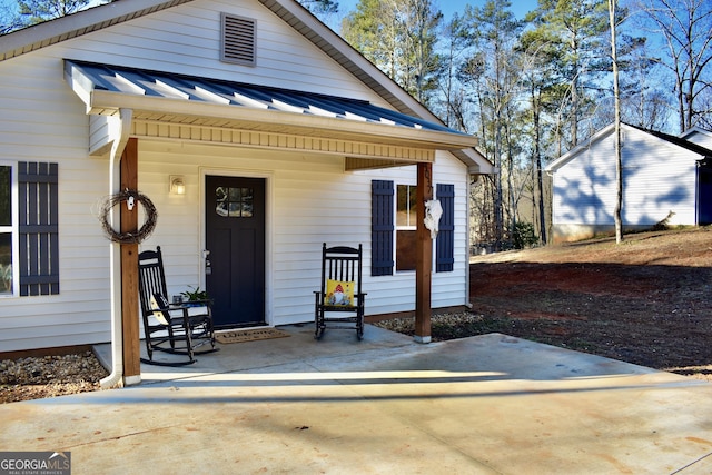 view of front of property with covered porch