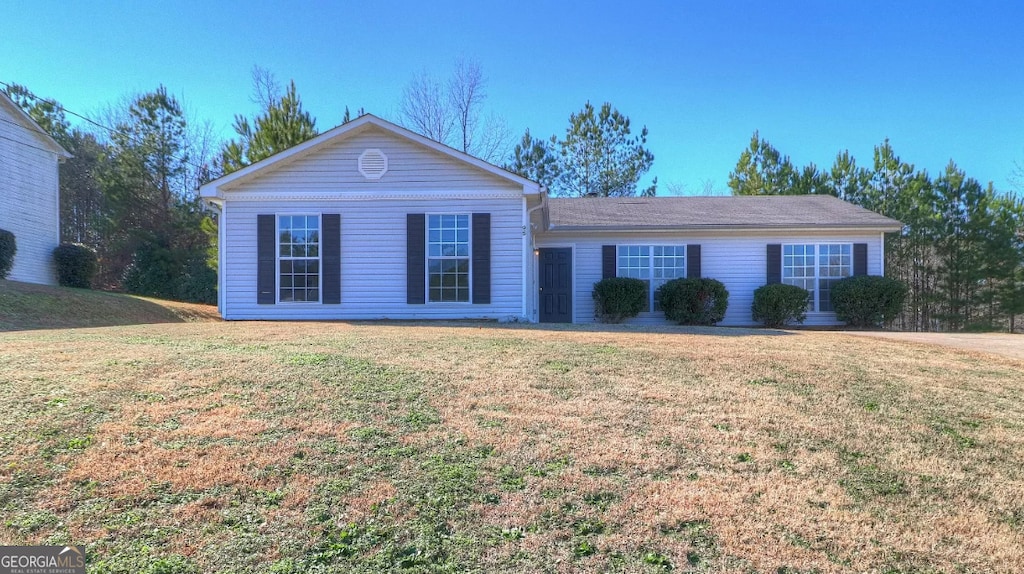 single story home with a front yard