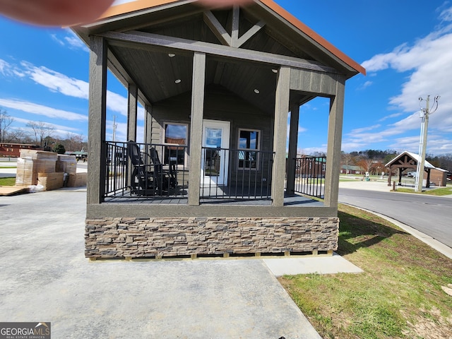 entrance to property with covered porch