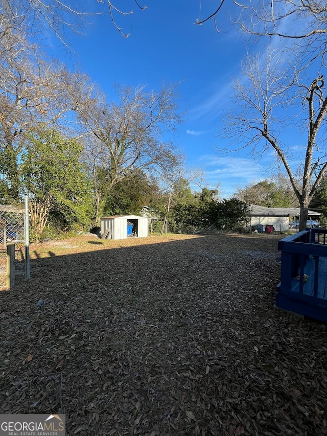 view of yard with a shed