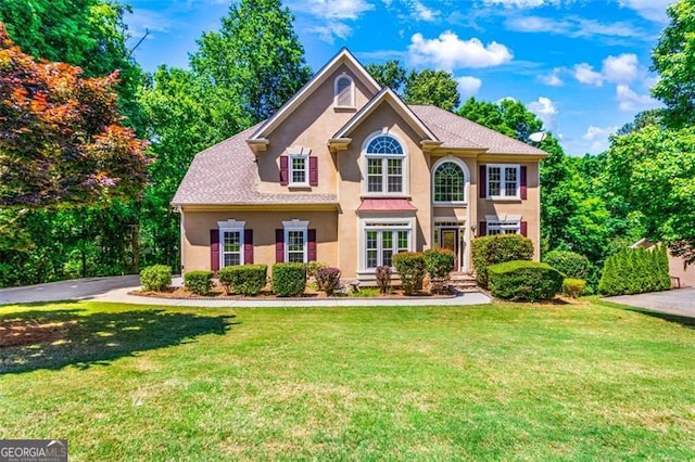 view of front of house featuring a front yard