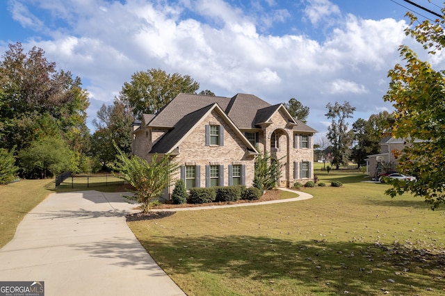 view of front facade with a front yard