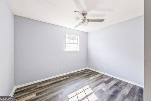 unfurnished room with dark wood-type flooring and ceiling fan