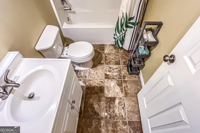 full bathroom with shower / bath combination with curtain, vanity, and toilet