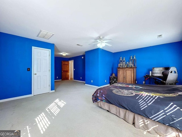 bedroom featuring ceiling fan and carpet