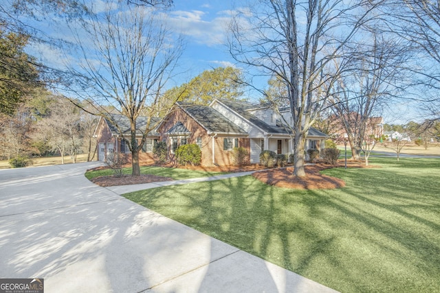 view of front of property with a front yard