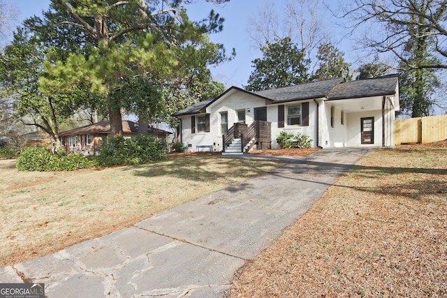 view of front of property with a front lawn