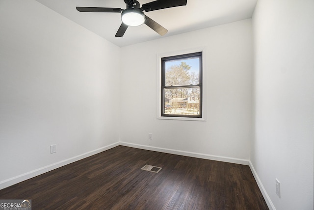 unfurnished room featuring dark wood-type flooring and ceiling fan