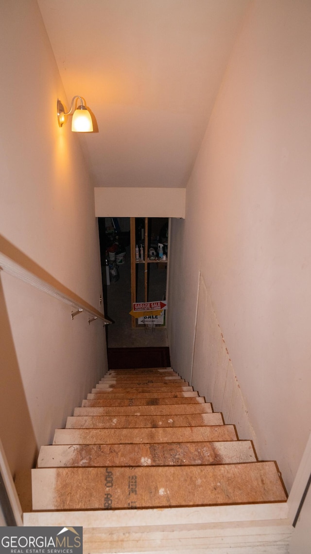 1320 Newbridge Cir, Buford, GA 30519 - view of stairway