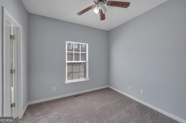 unfurnished room featuring ceiling fan and carpet flooring