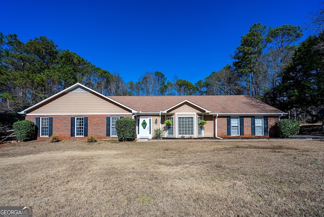 ranch-style home with a front yard