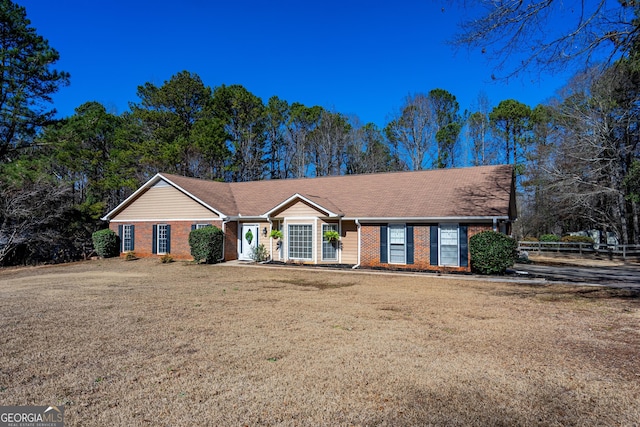 ranch-style house featuring a front lawn