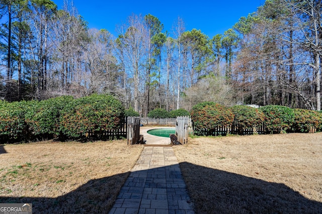 view of yard featuring a fenced in pool