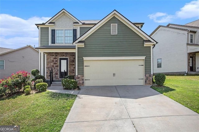 craftsman-style house featuring a front yard