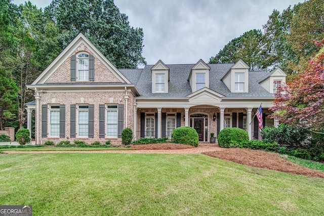 view of front of home featuring a front lawn