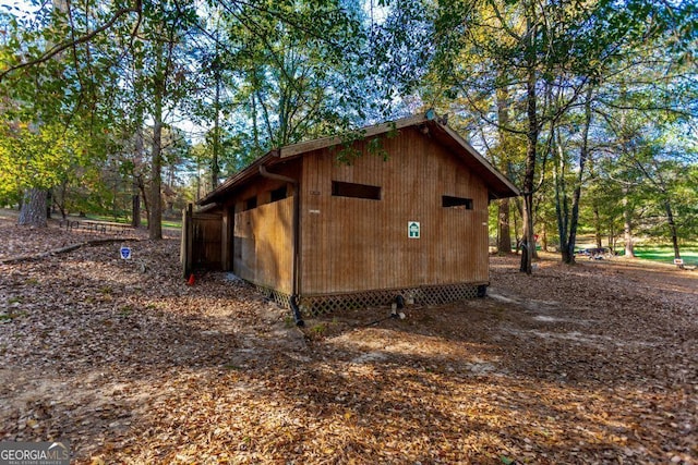 view of side of property with an outbuilding