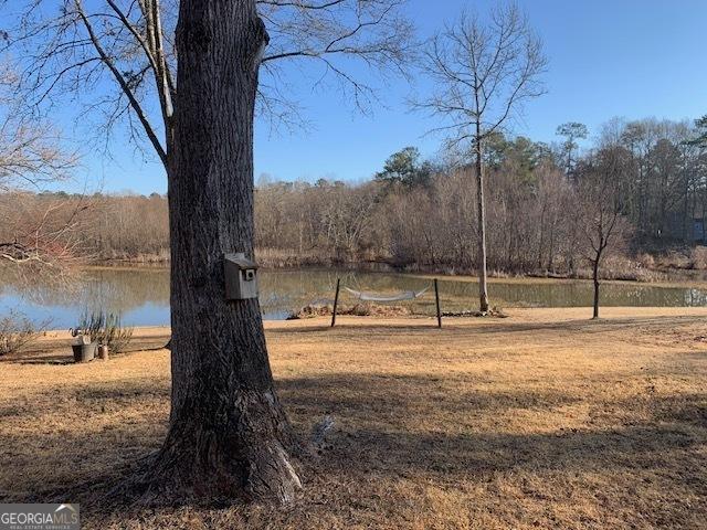 view of yard featuring a water view