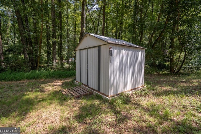 view of outdoor structure with a yard