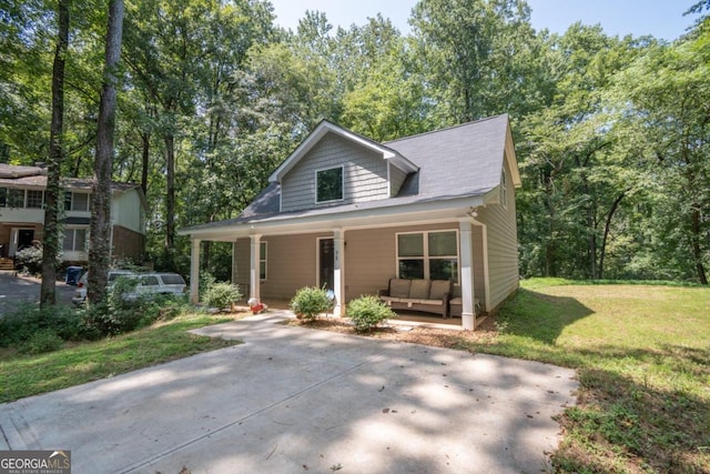 view of front facade with a porch and a front yard