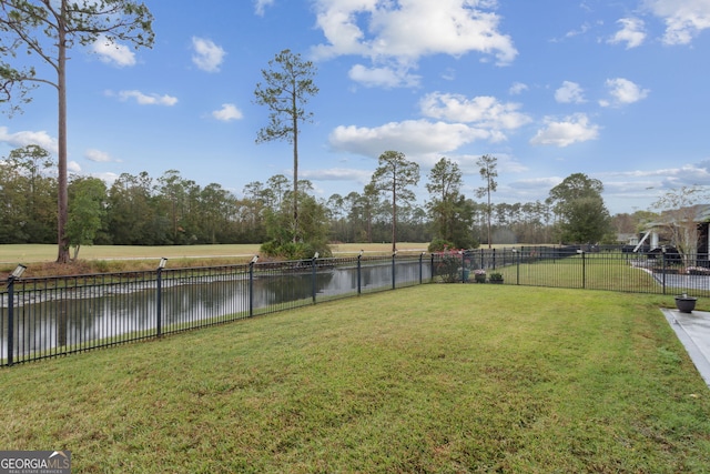 view of yard featuring a water view