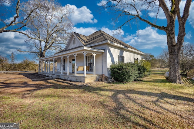 view of front facade with covered porch and a front yard