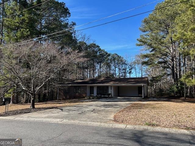 view of front of house featuring a garage