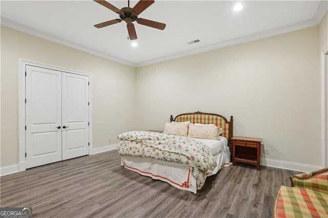 bedroom featuring crown molding, ceiling fan, and dark hardwood / wood-style flooring