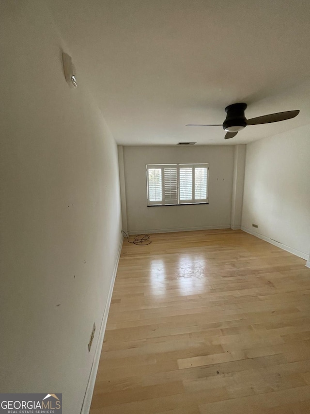 unfurnished room with light hardwood / wood-style floors and ceiling fan