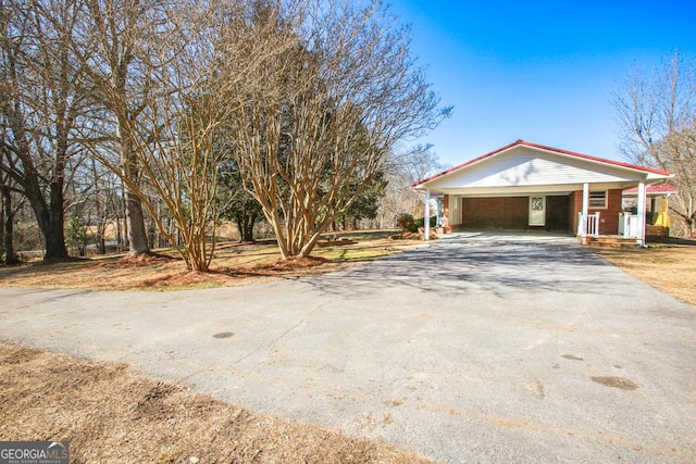 view of front facade with a garage