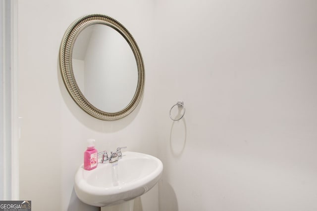 bathroom featuring sink