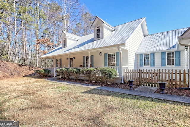 view of front of home featuring a porch and a front lawn