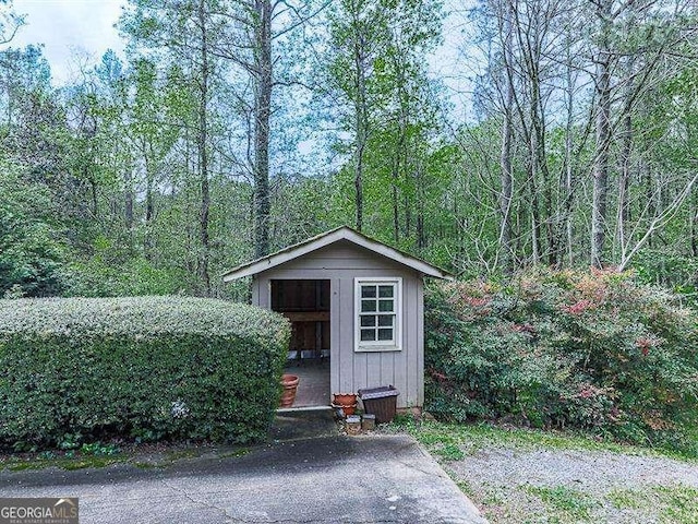 view of outbuilding