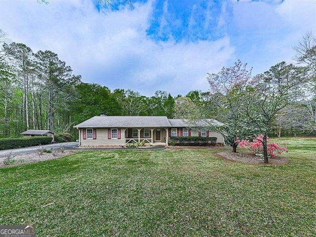 single story home featuring a front yard