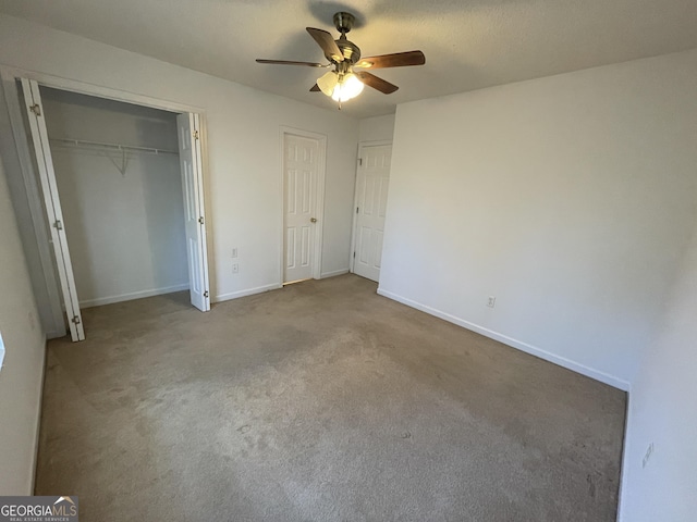 unfurnished bedroom with ceiling fan, carpet flooring, and a closet