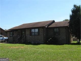 ranch-style home with a front yard