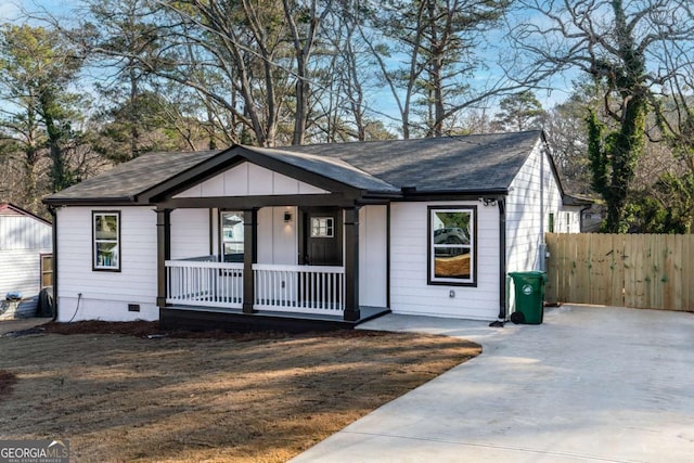 view of front facade featuring covered porch