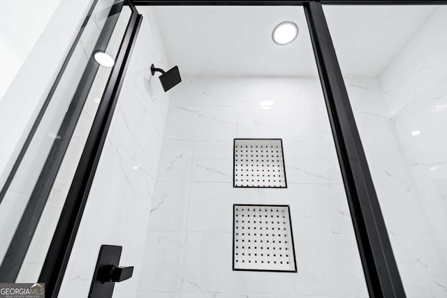 details with a tile shower