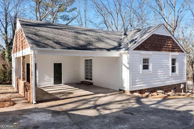 view of front of home with a carport