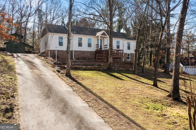 view of front of property with a front lawn