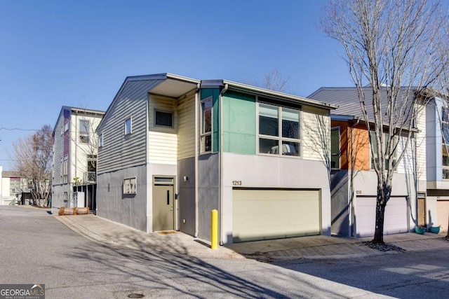 view of front facade with a garage