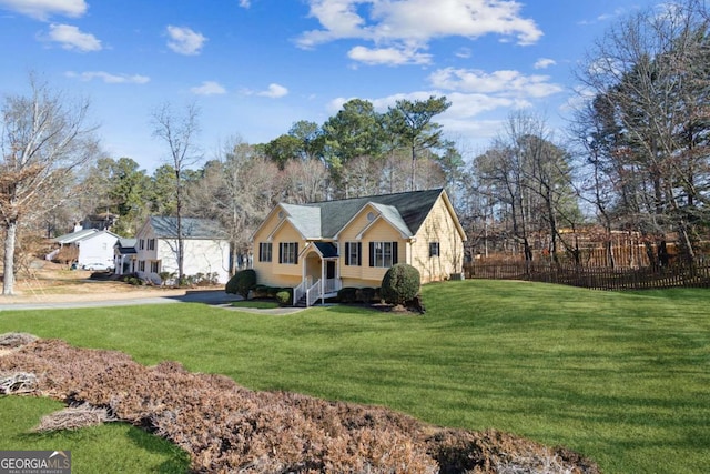 view of front facade with a front yard