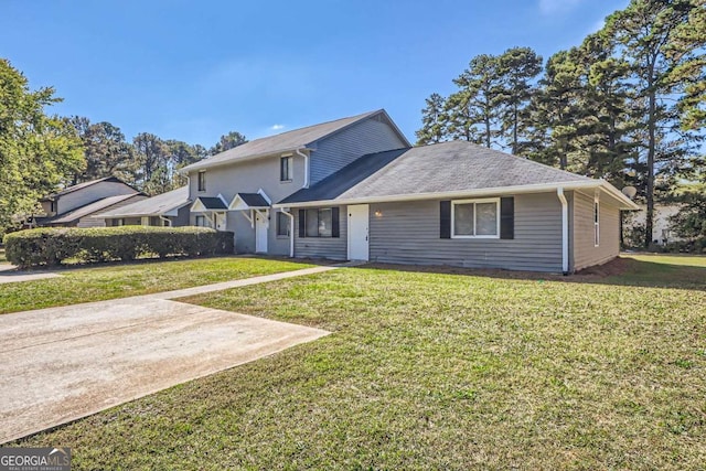 traditional-style home featuring a front yard